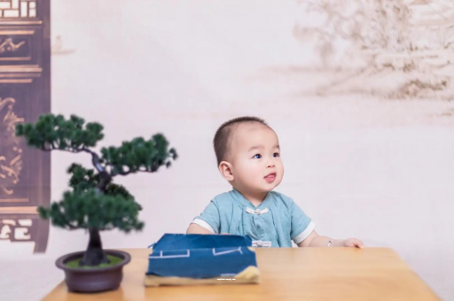 宁德宝宝眼睛突然肿了